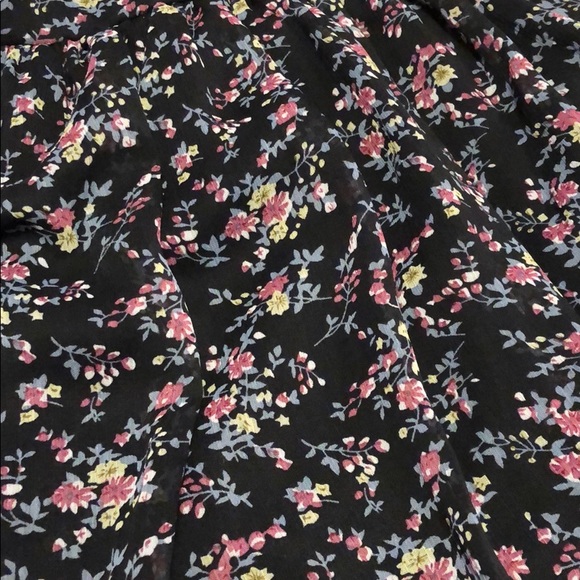 Pretty mini skirt! - Picture 3 of 3